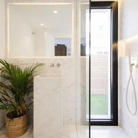 Villa Moderna De Lujo Con Jardin Privado Y Piscina En - Es-175-34