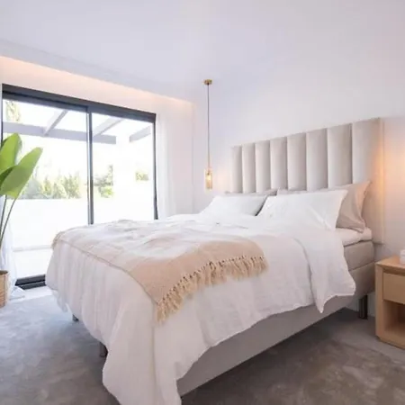 Moderna De Lujo Con Jardin Privado Y Piscina En - Es-175-34 Villa *