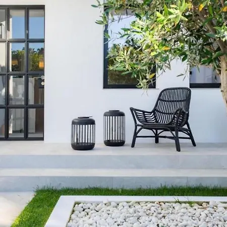 Moderna De Lujo Con Jardin Privado Y Piscina En - Es-175-34 *