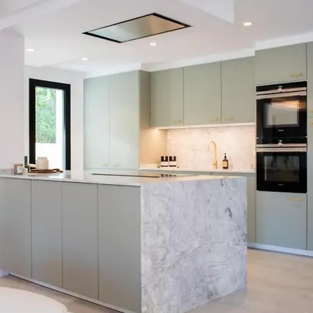 Moderna De Lujo Con Jardin Privado Y Piscina En - Es-175-34 Marbella