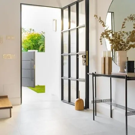 Moderna De Lujo Con Jardin Privado Y Piscina En - Es-175-34 *